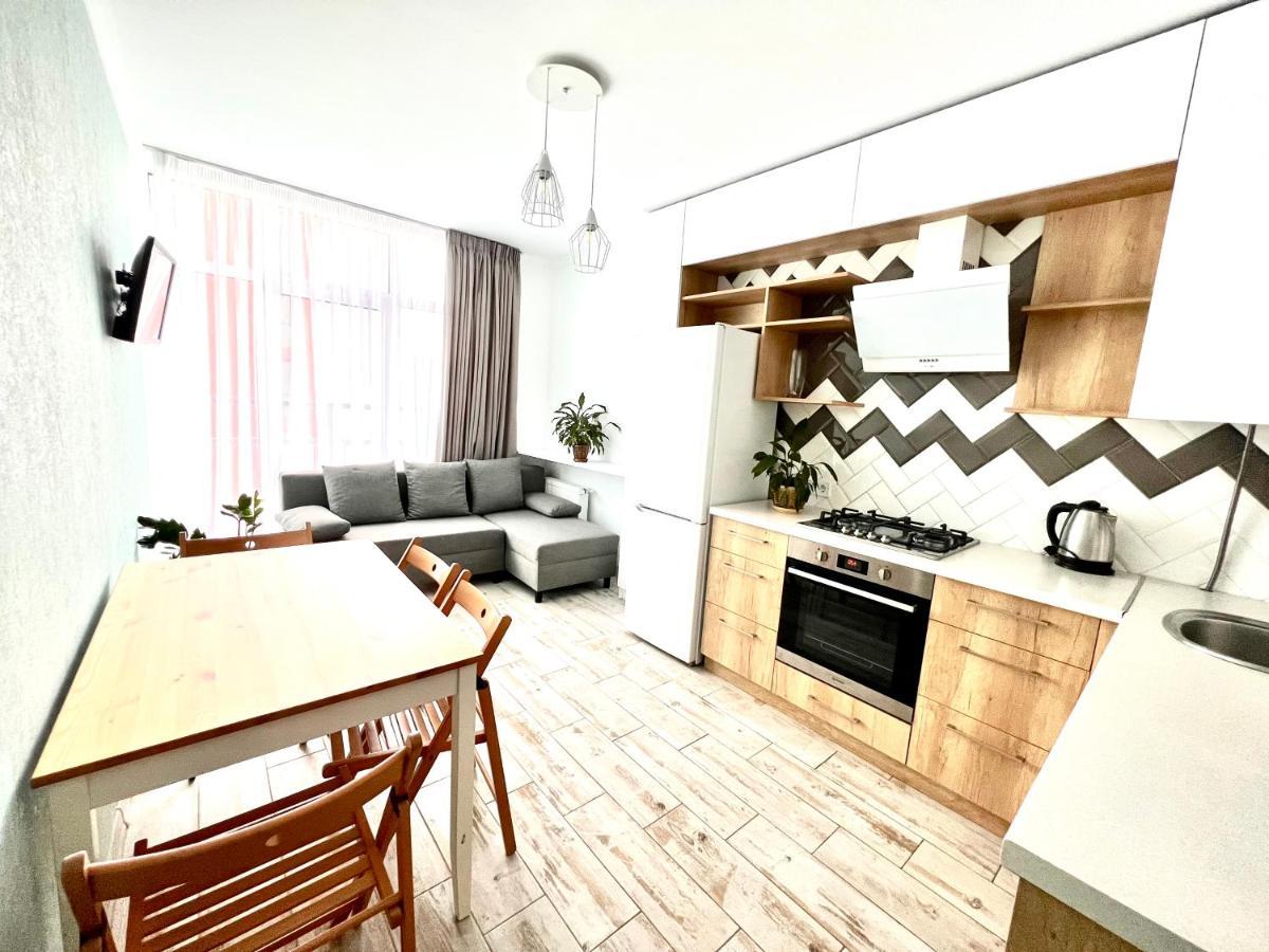 Osapart Cozy Apartment In A Complex Semycvit Lviv Buitenkant foto