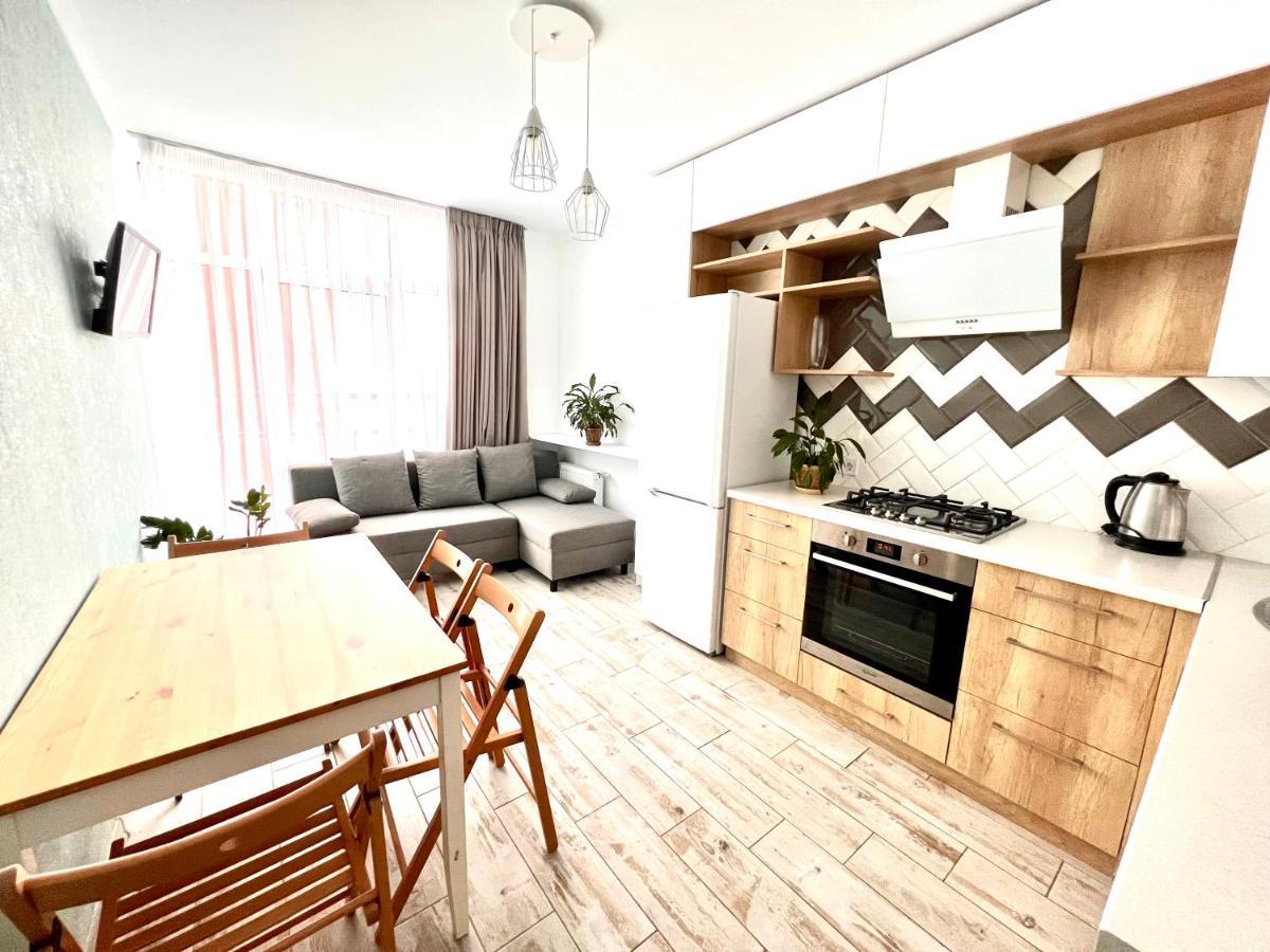 Osapart Cozy Apartment In A Complex Semycvit Lviv Buitenkant foto