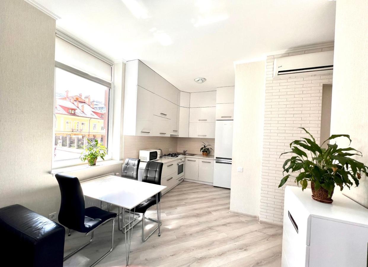 Osapart Cozy Apartment In A Complex Semycvit Lviv Buitenkant foto
